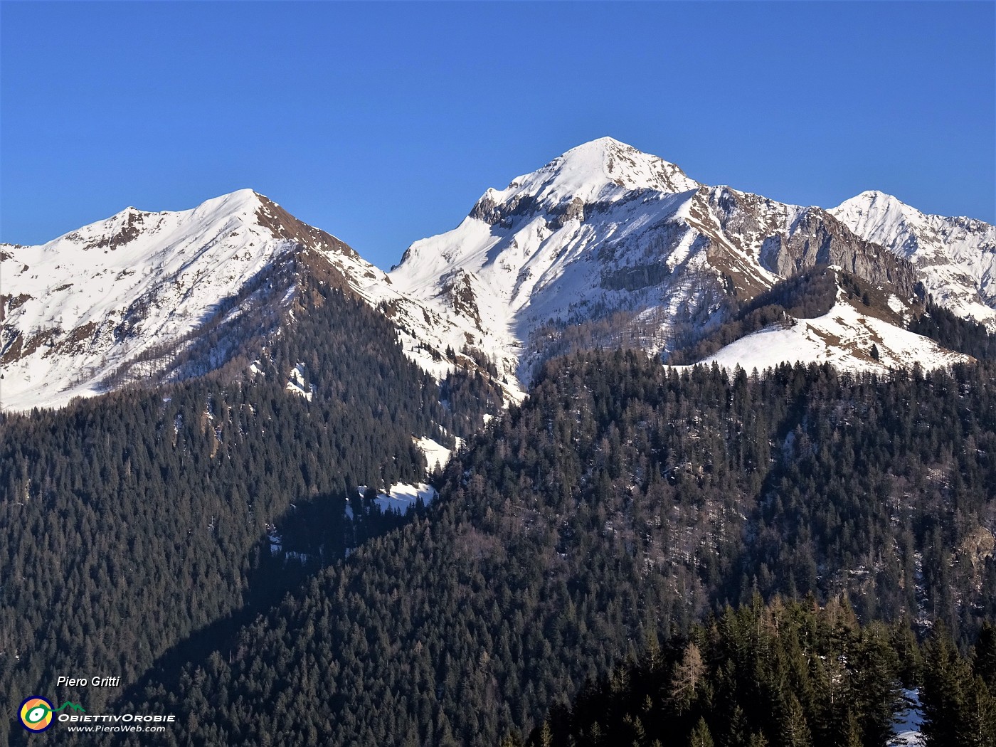 70 Bella la vista sul Monte Cavallo (2323 m) e la Val Terzera.JPG -                                